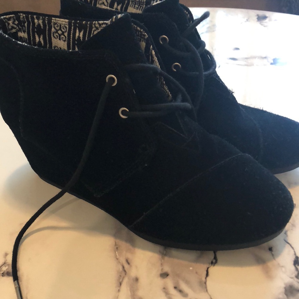 Toms wedges